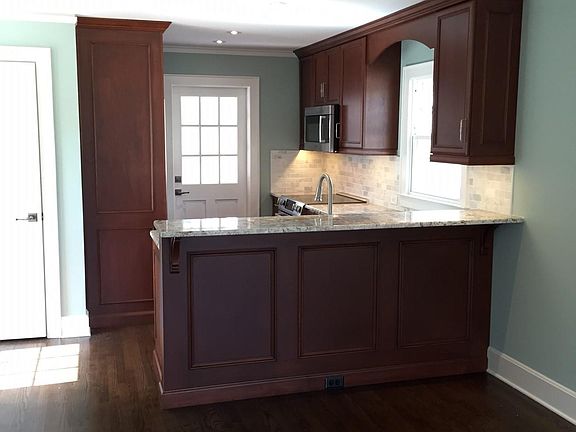 3rd image of 775 W Lyman Ave