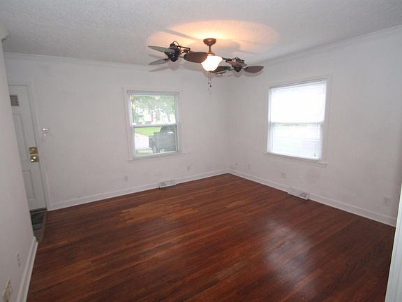 3rd image of 1028 Darley Dr