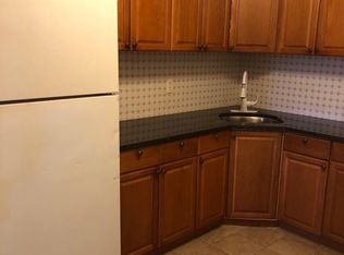 387 College Dr, Edison, NJ 08817
