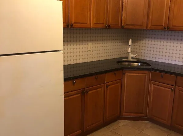 387 College Dr, Edison, NJ 08817