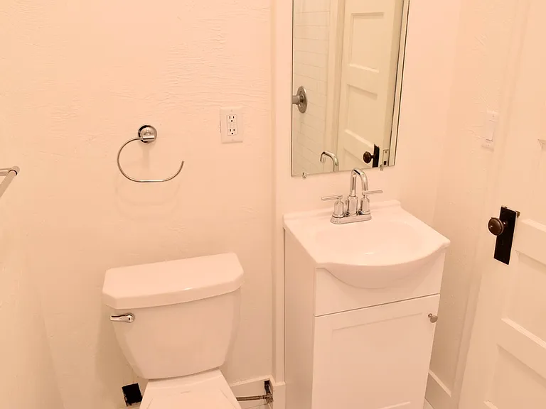 108 E Lewis St #6 — Photo 8
