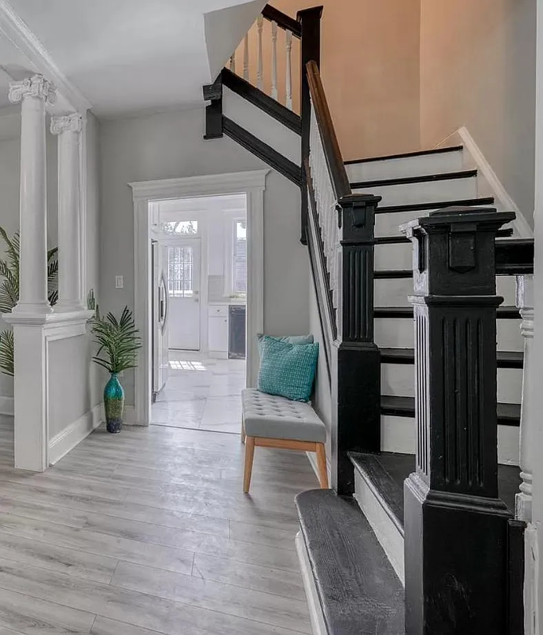 Beautiful entryway leads to the kitchen - 705 E 33rd St