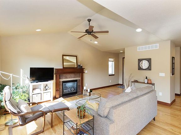 5th image of 1315 Nicholas Ln