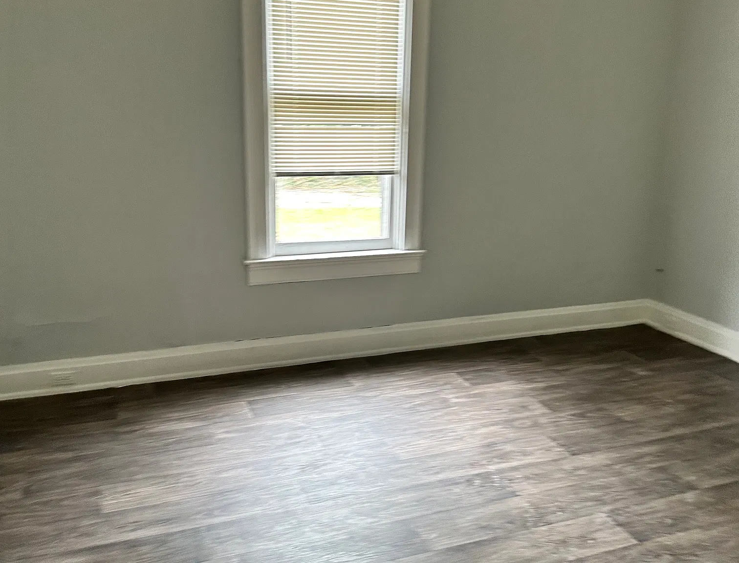 3 bed, 1.5 bath, 3038 sqft, $1,650 — Photo 3