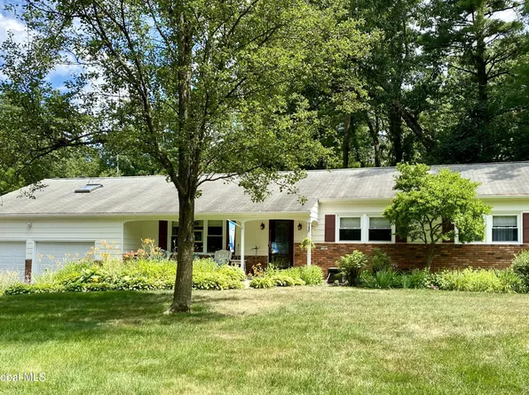 12 Shadow Wood Way, Ballston Lake, NY 12019