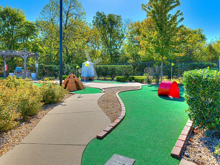 The Parc at East Fifty First — Photo 16