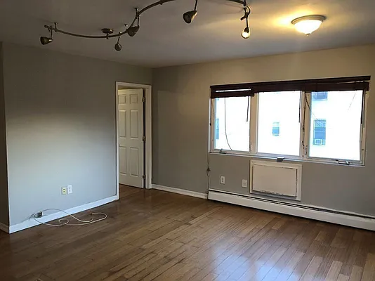 Rented by Premier Metro Realty Corp | media 3