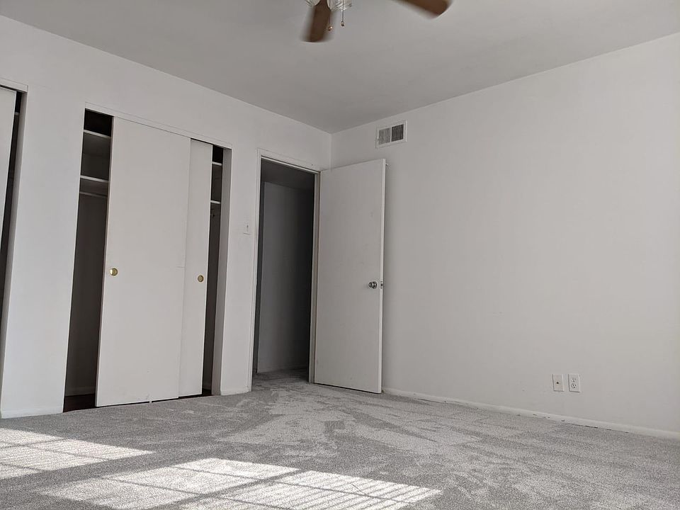 1st image of 614 Broadmoor Dr APT C