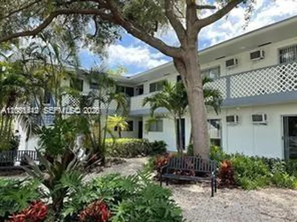 13025 Emerald Dr, Miami, FL