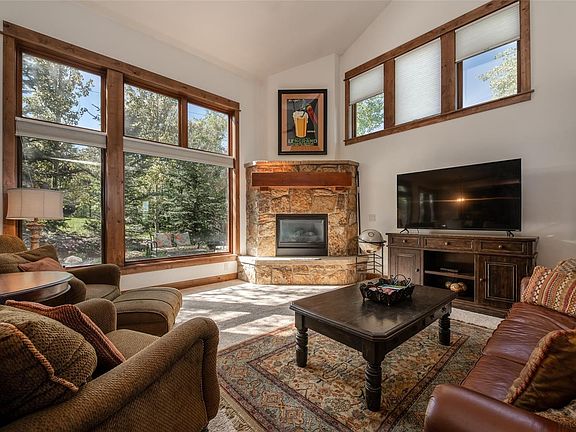 2nd image of 210 Sleepy Hollow Ln