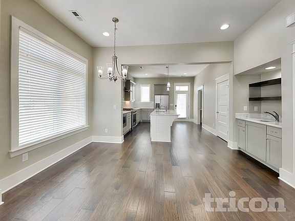3rd image of 6817 Charlotte Pike Ste 1