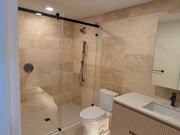 4th image of 333 Ward Ave #4008
