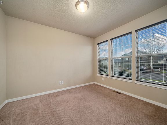 4th image of 8613 NE 65th Cir