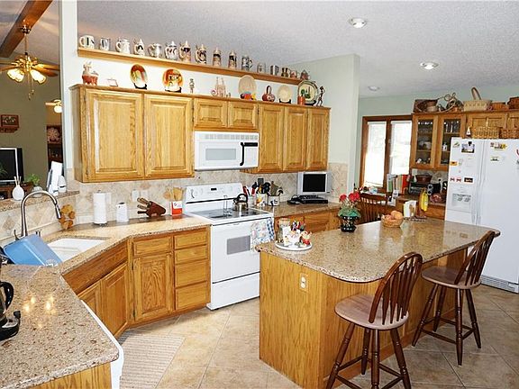 2nd image of 10 Kildonan Ln