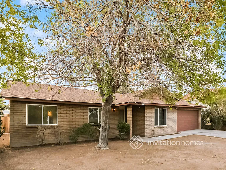 701 N Comanche Dr — Photo 2