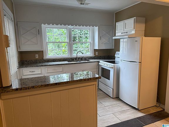 4th image of 942 Hillcrest Ave