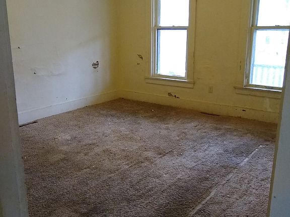 4th image of 634 S Wayne St