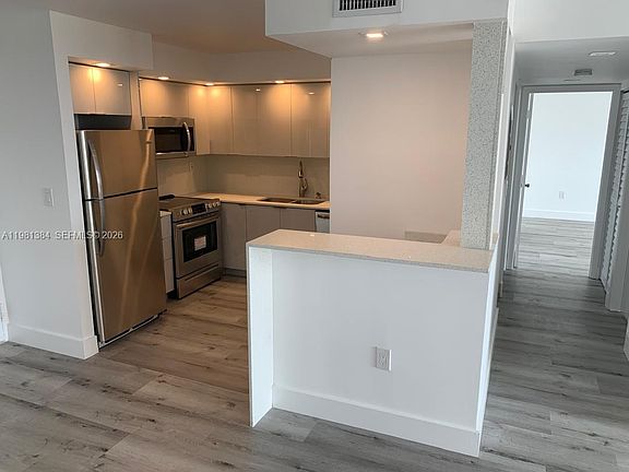 2nd image of 1450 Brickell Bay Dr APT 1506