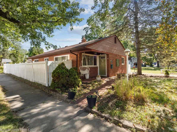 7568 Hazelton St, Dearborn Heights, MI 48127