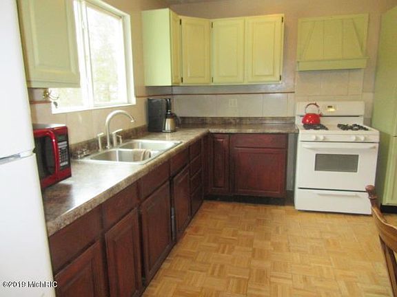 4th image of 336 S Locust Ave