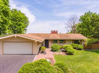 6936 N Upper Skyline Dr, Peoria, IL 61614