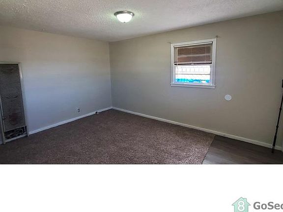 3rd image of 820 Evergreen St #1