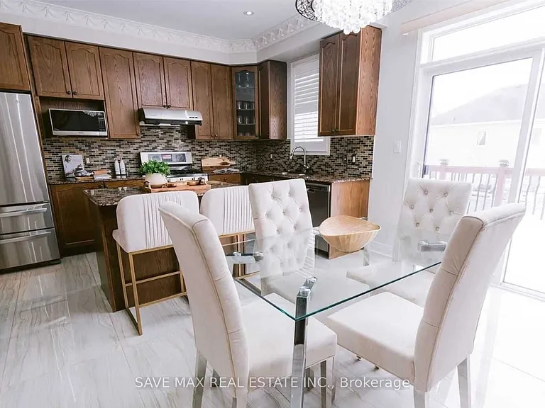 162 Ted Miller Cres — Photo 5