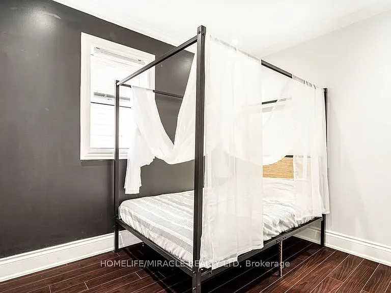 88 Niagara St — Photo 6