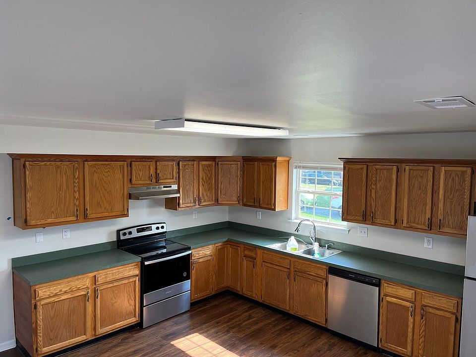1st image of 115 Garnet Dr