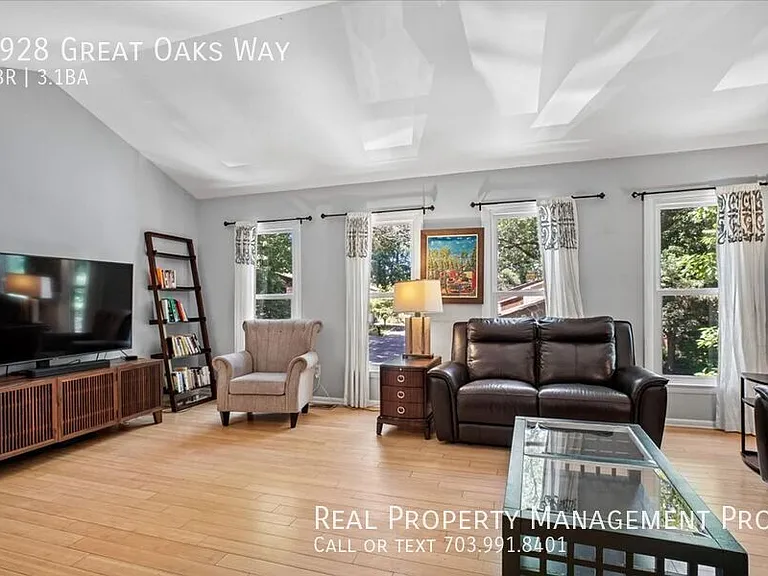 9928 Great Oaks Way — Photo 13