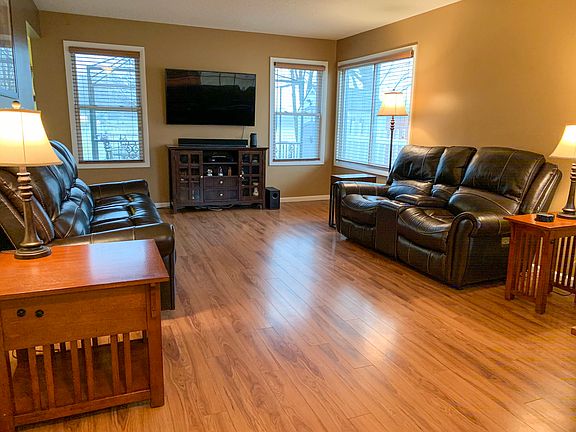 3rd image of 11 Yardley Ct