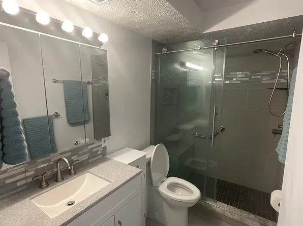 21881 River Oaks Dr APT C5, Rocky River, OH 44116