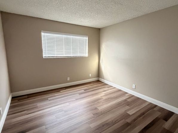 1967 Stanley Ave #8