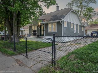 27530 Long St, Livonia, MI 48152
