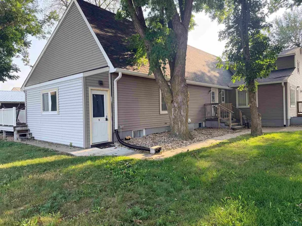 2212 Okoboji Ave, Milford, IA 51351