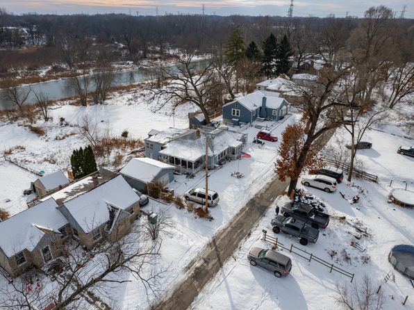 4533 Willow Dr, Lake Station, IN 46405