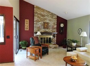 2032 Charlton Rdg, West Saint Paul, MN 55118