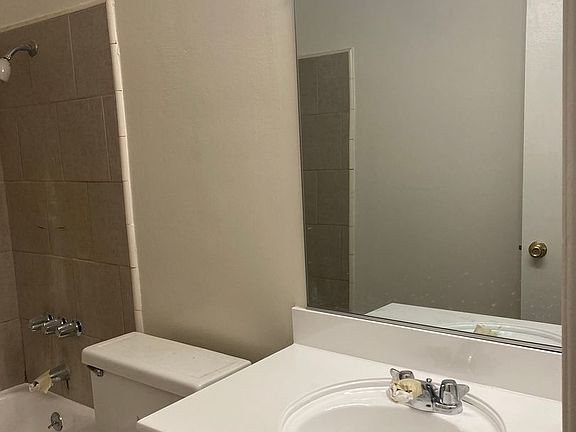 4th image of 11445 216th St APT 17