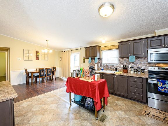 5th image of 1108 Parks Ln
