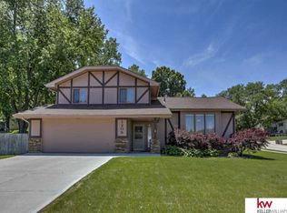 1306 Peterson Dr, Omaha, NE 68130