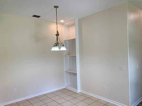 4th image of 155 Heron Oaks