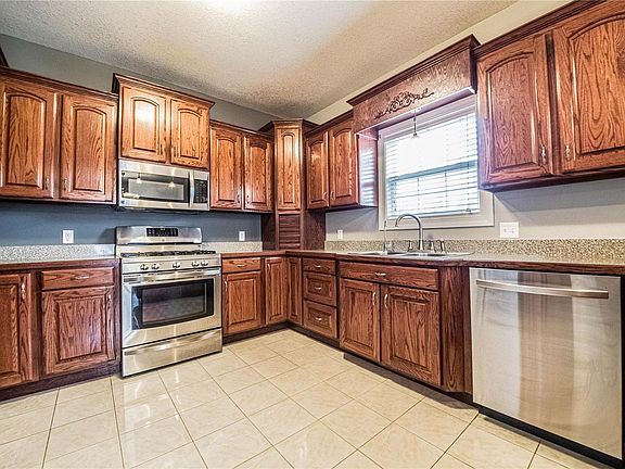 4th image of 2517 Brownwood Ct