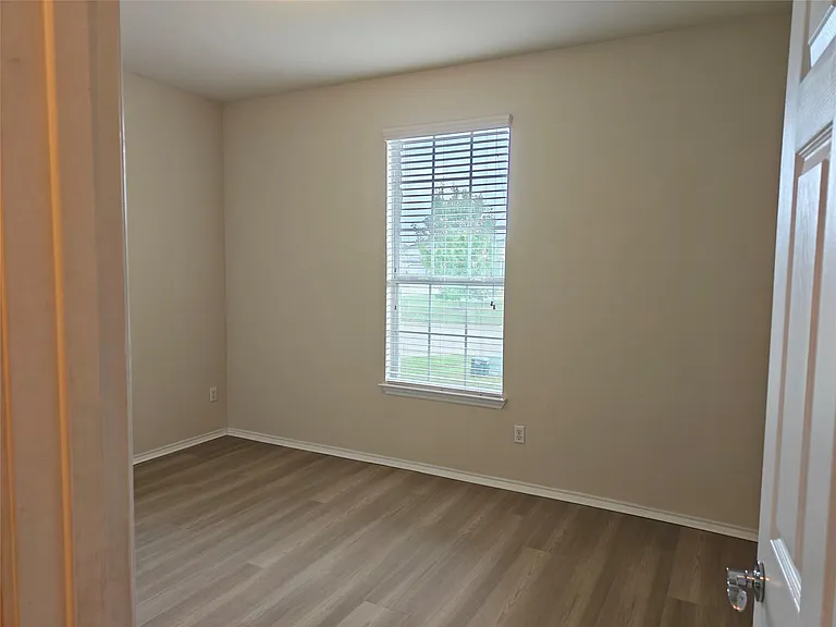 5610 Hopkins Dr — Photo 15