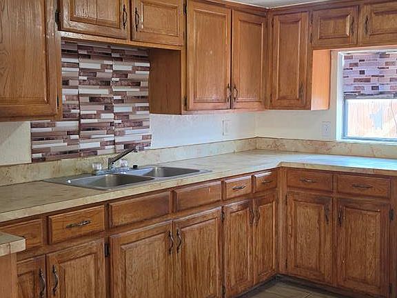 5th image of 617 Drury Ln