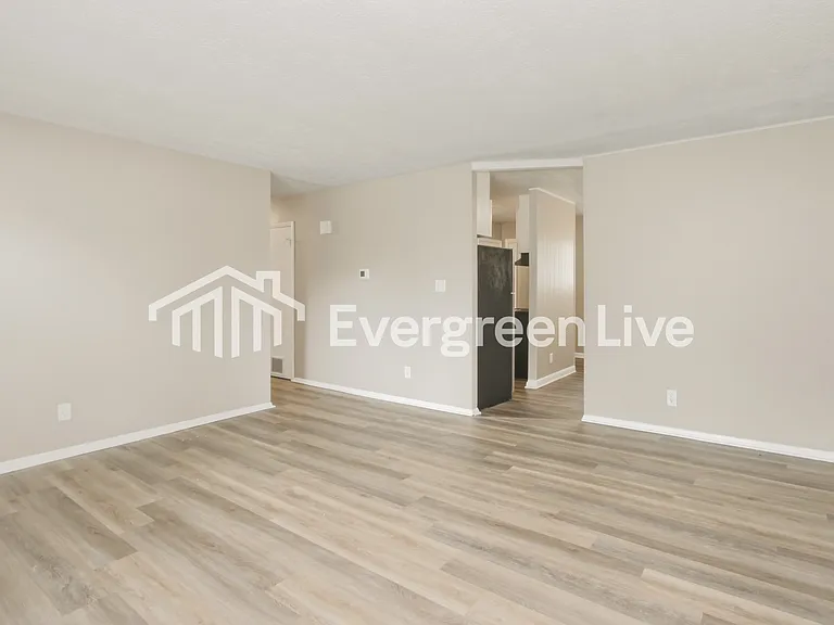 3673 Tiffany Dr — Photo 3