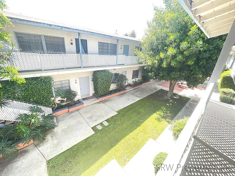 4706-4708 Kester Ave — Photo 17