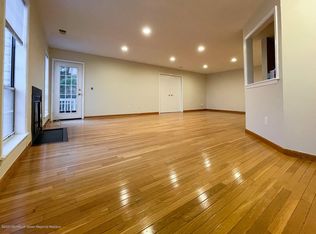 384 Hampton Pl, Morganville, NJ 07751