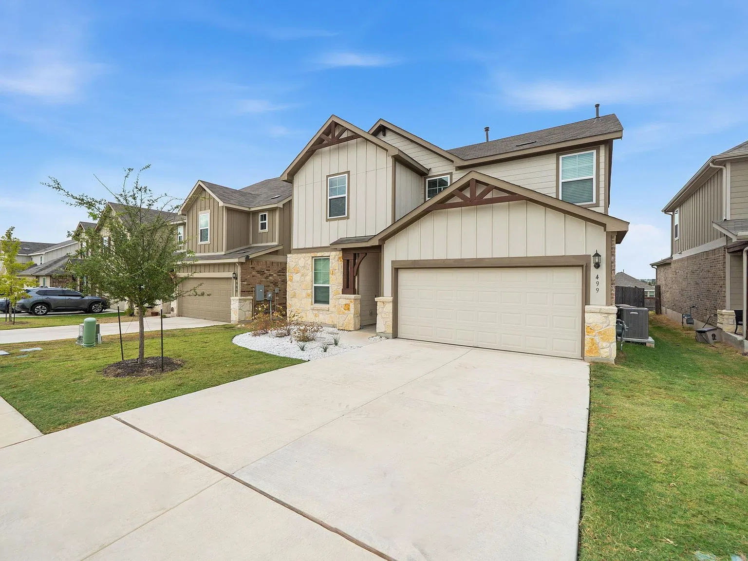 3 bed, 2.5 bath, 2081 sqft, $2,300 — Photo 2