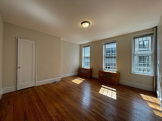 1st image of 226 E 59th St #4RR