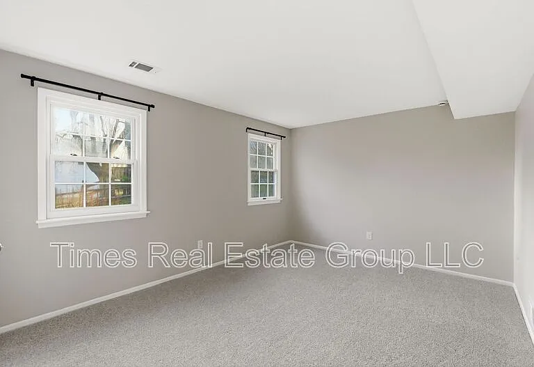 136 Brookfield Ct — Photo 27